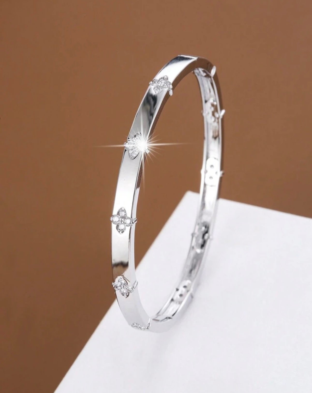 Bracelete Van Trevo Cravejado Banhado a Ouro 18k
