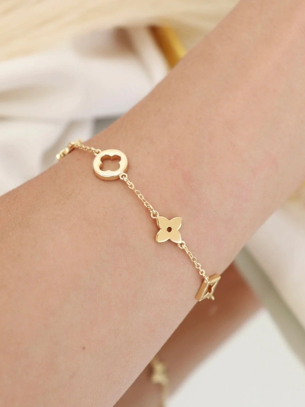 Pulseira LV Classica Banhada a Ouro 18k